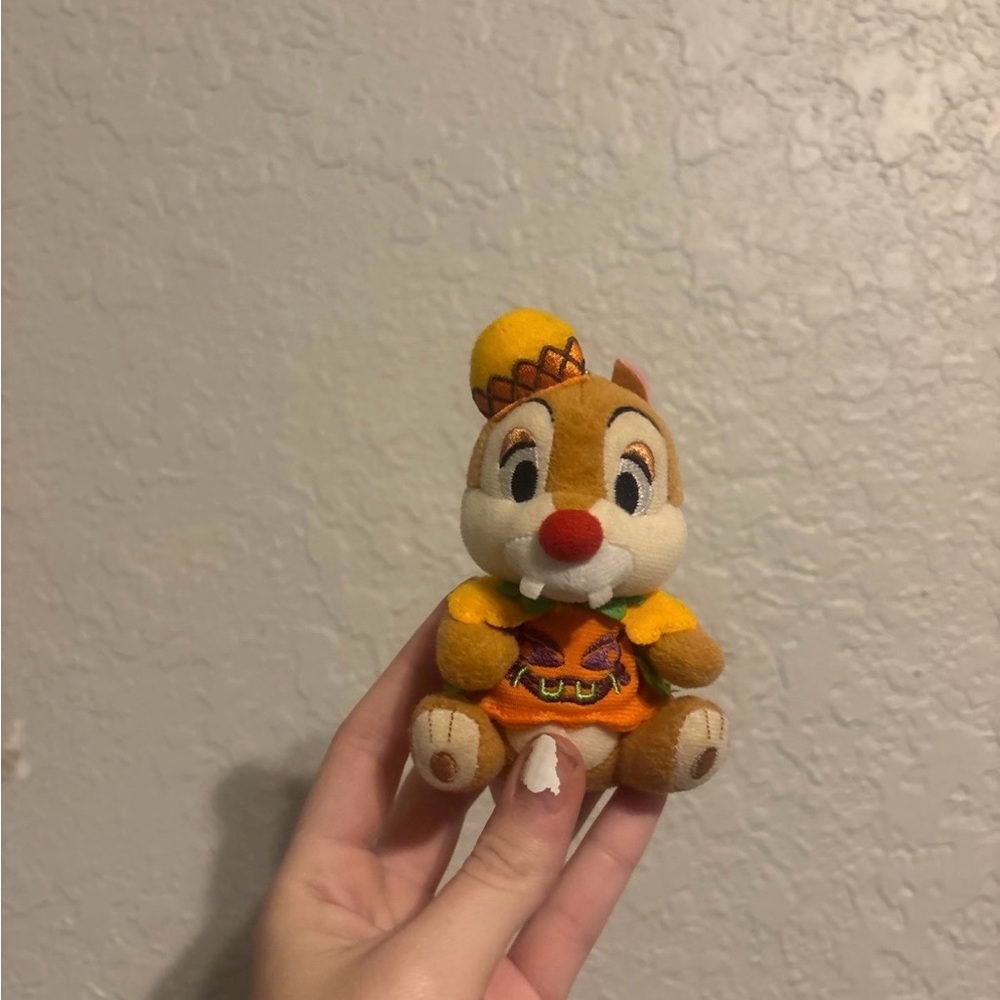 Dale tokyo disney pumpkin keychain halloween 2011